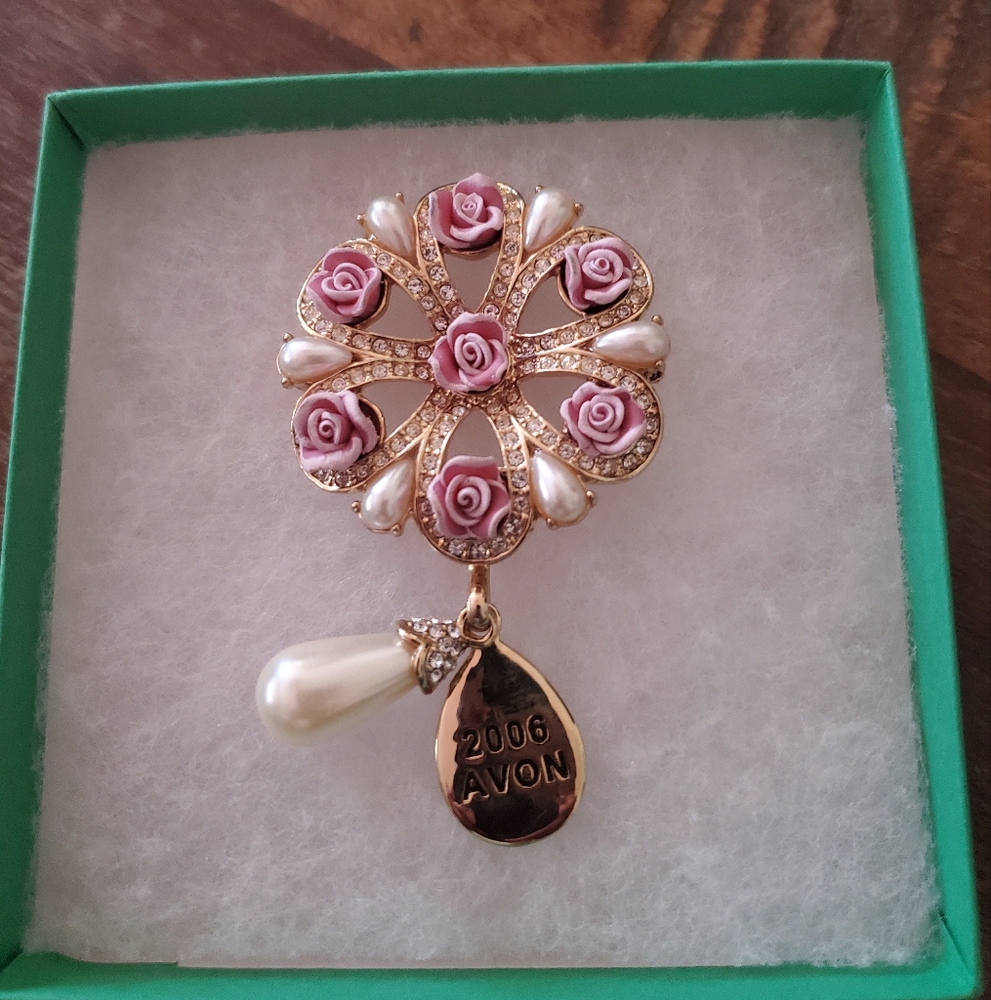 Avon Pink Bisque Rose Gold Tone Brooch - Picture 3 of 9
